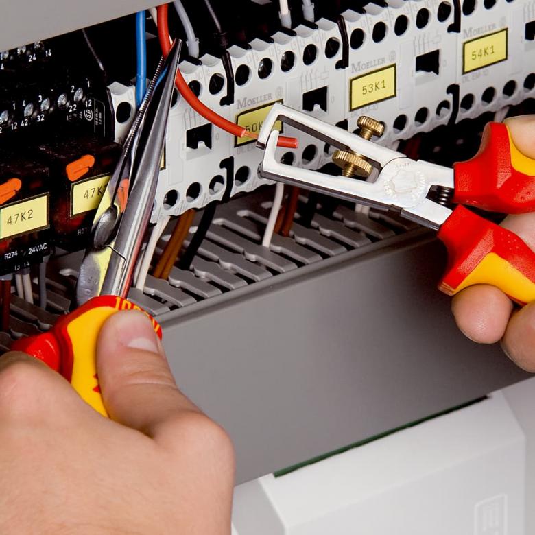 https://shop.cotra.hr/wp-content/uploads/2026/04/klijesta-za-skidanje-izolacije-160-mm-1000v-knipex-11-06-160-7e028845.jpg