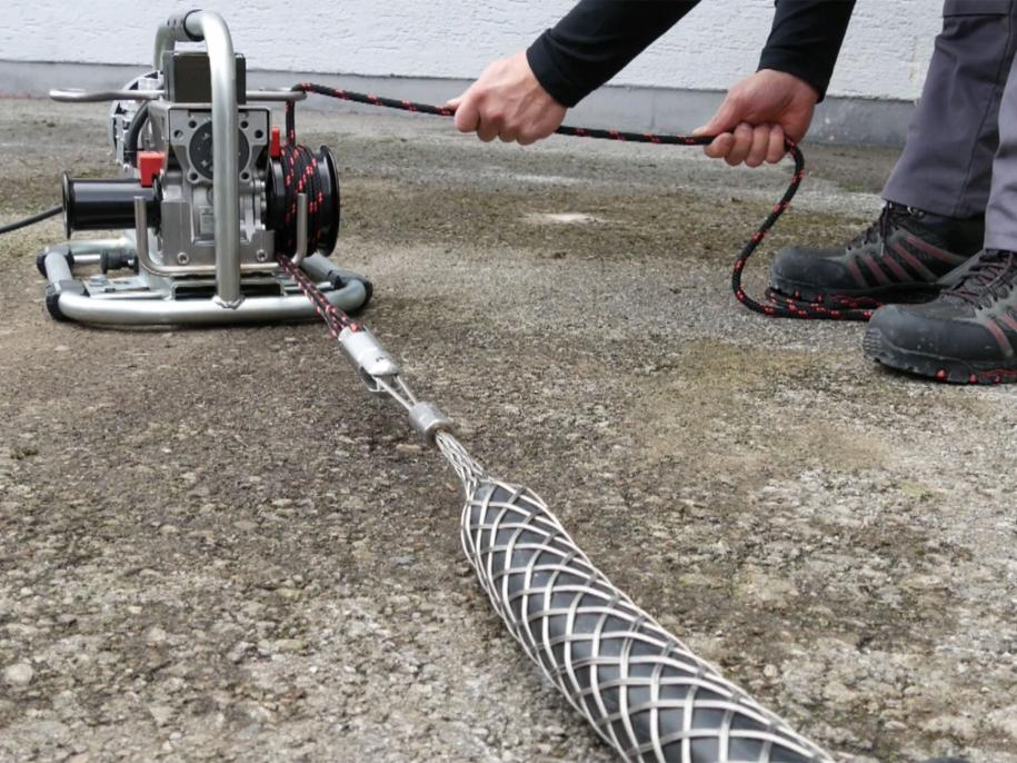 https://shop.cotra.hr/wp-content/uploads/2026/04/vitlo-za-provlacenje-kabela-capstan-winch-runpotec-cw-800-e-10138-7bcf4e56.png