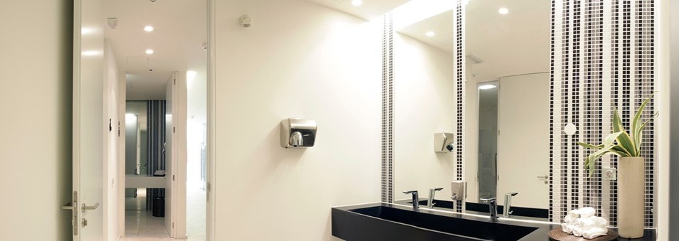 https://shop.cotra.hr/wp-content/uploads/2026/06/svjetiljka-led-spotlight-4-8w-3cct-ip44-550-lm-okrugla-bijela-start-spot-0005564-ee16f37b.jpg