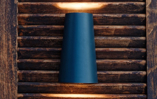 https://shop.cotra.hr/wp-content/uploads/2026/08/svjetiljka-led-zidna-8w-500lm-3000k-ip65-crna-okrugla-konus-holly-cone-round-up-down-thorneco-96633684-da69d7d8.jpg